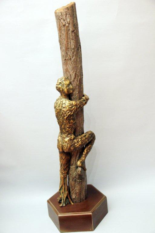 Rosy Maçoro
Kök Saldım
Ölçü:110 x30 x 20 cm
Teknik:Bronz , Ağaç kütüğü
Fiyat: 23.600TL