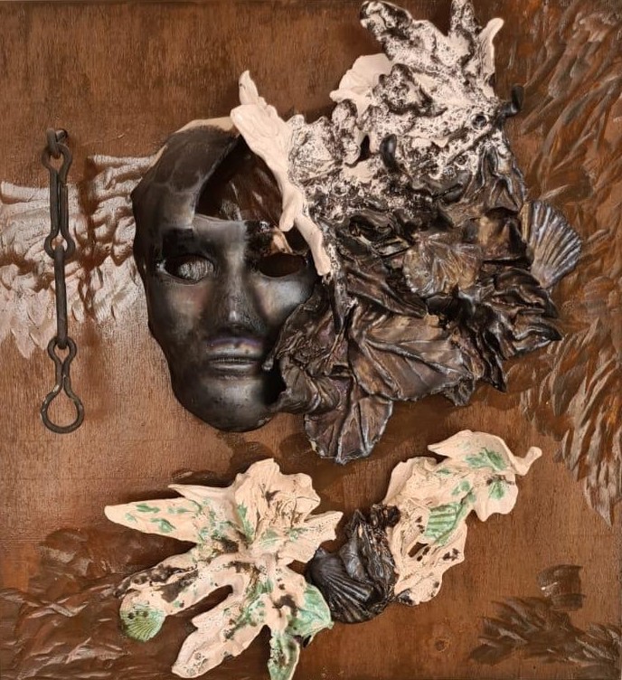 SEMA ÇETİN “Mask” Seramik duvar panosu 54 x 51cm. 5.000 ₺+ KDV